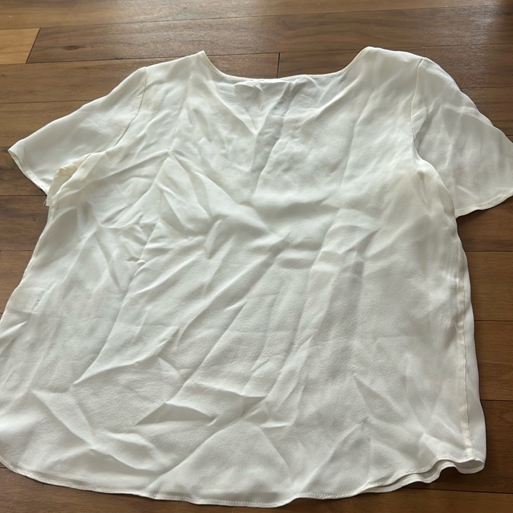 Silk White Top by Zoe & Sam Size M! NWOT! - Picture 3 of 3